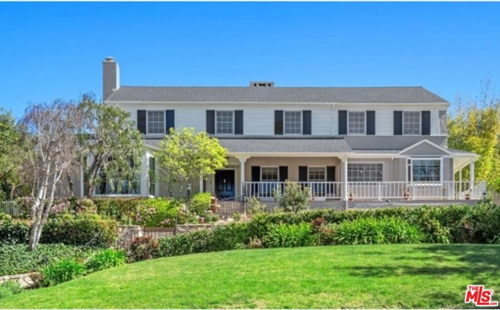 Photo of 444 Loring Avenue, Los Angeles, CA 90024 (MLS # 25542759)