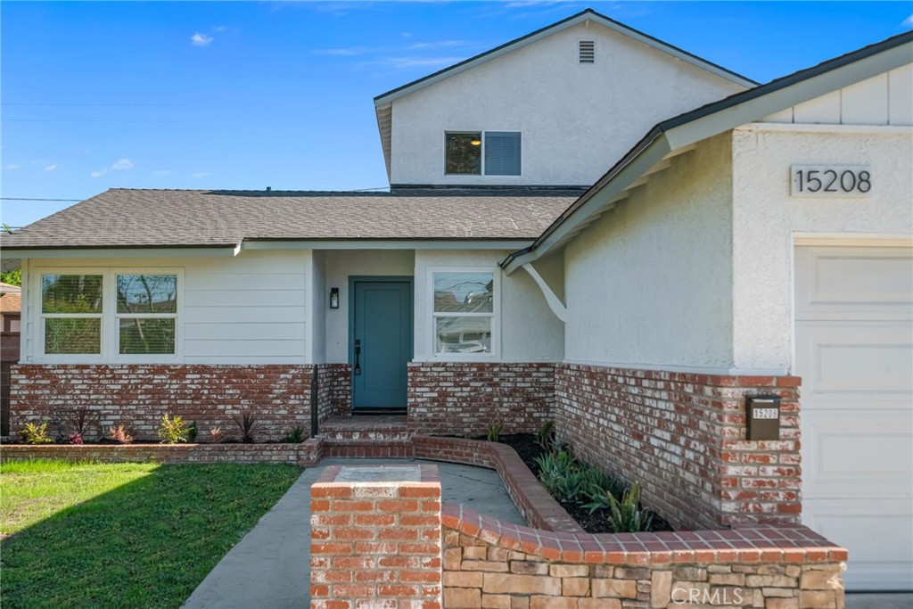 15208 Fernview