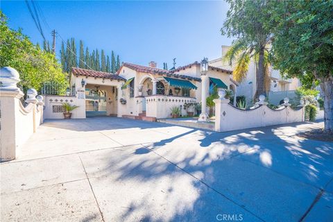Photo of 6130 Whitsett Ave, North Hollywood, CA 91606 (MLS # IG26020019)
