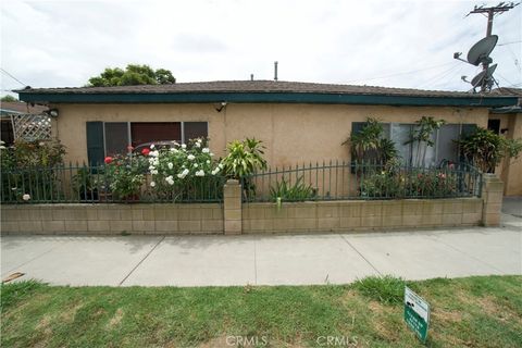 Photo of 150 W 49th St, Long Beach, CA 90805 (MLS # DW26047363)