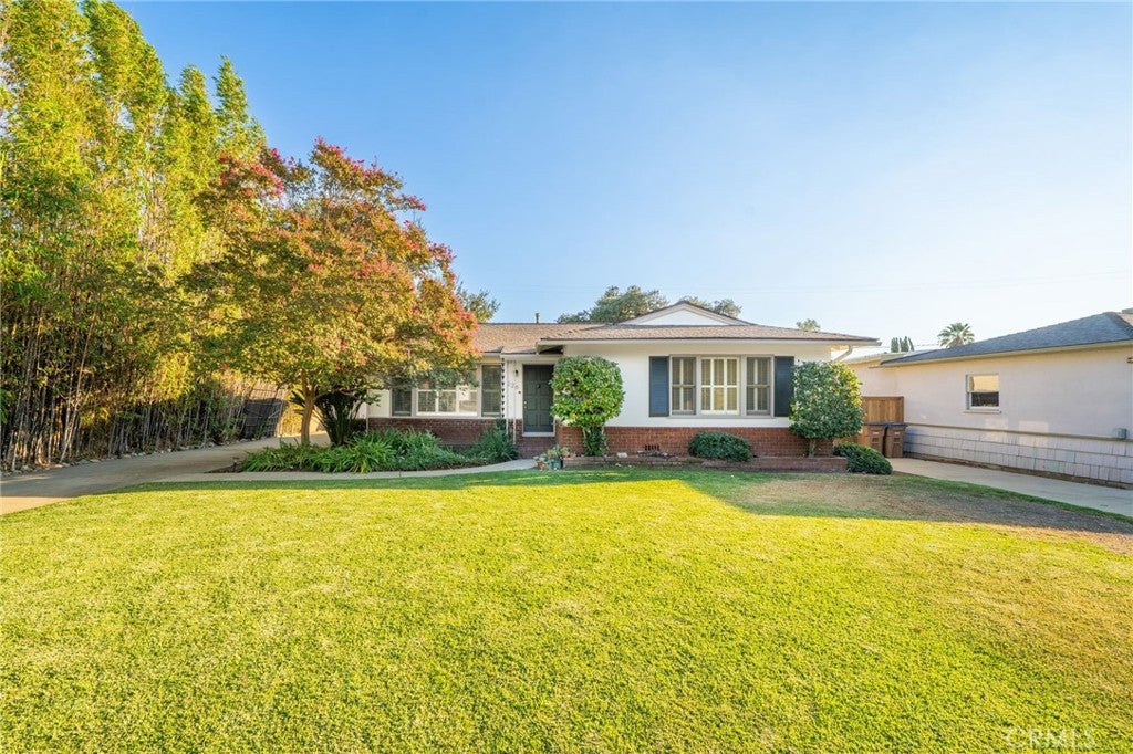 226 E Villanova