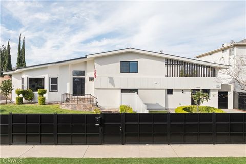 Photo of 19951 Lassen Street, Chatsworth, CA 91311 (MLS # SR26050110)