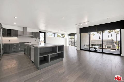Photo of 432 N Oakhurst Drive #402, Beverly Hills, CA 90210 (MLS # 26855009)
