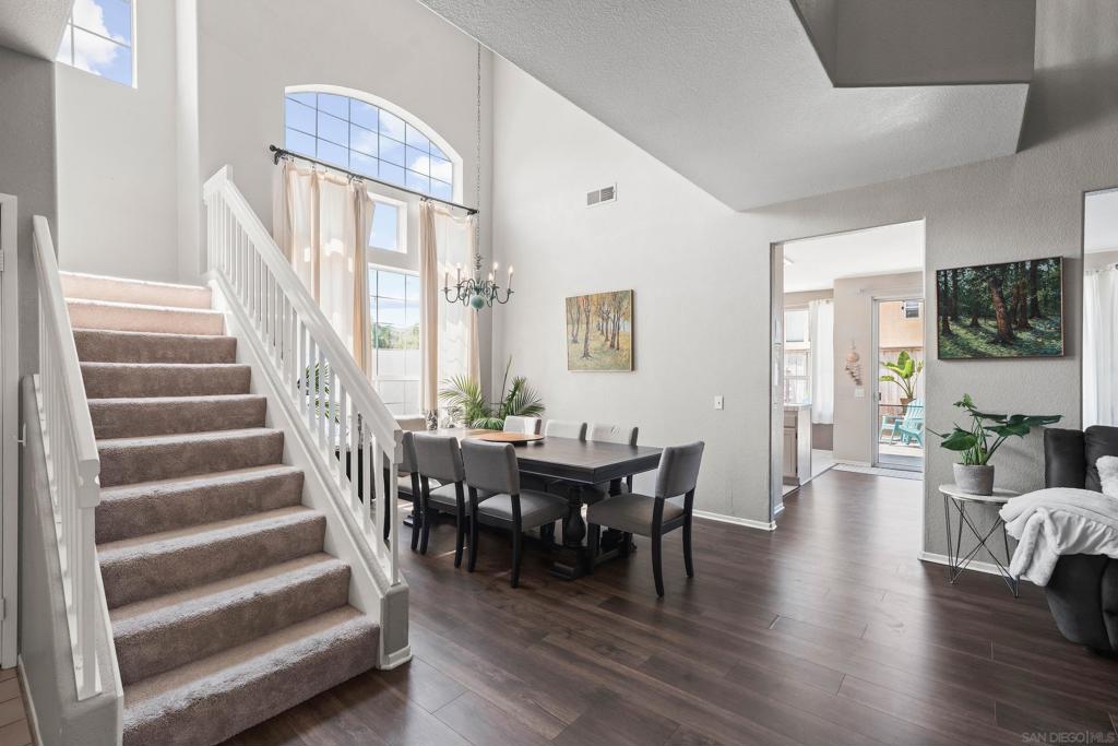 1593 Avenida Guillermo