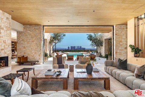 1039 Wallace Beverly Hills CA 90210