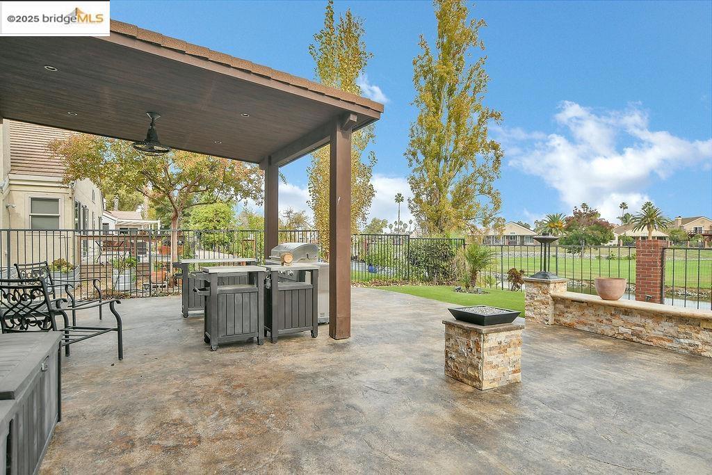 DISCOVERY BAY COUNTRY CLUB - Residential