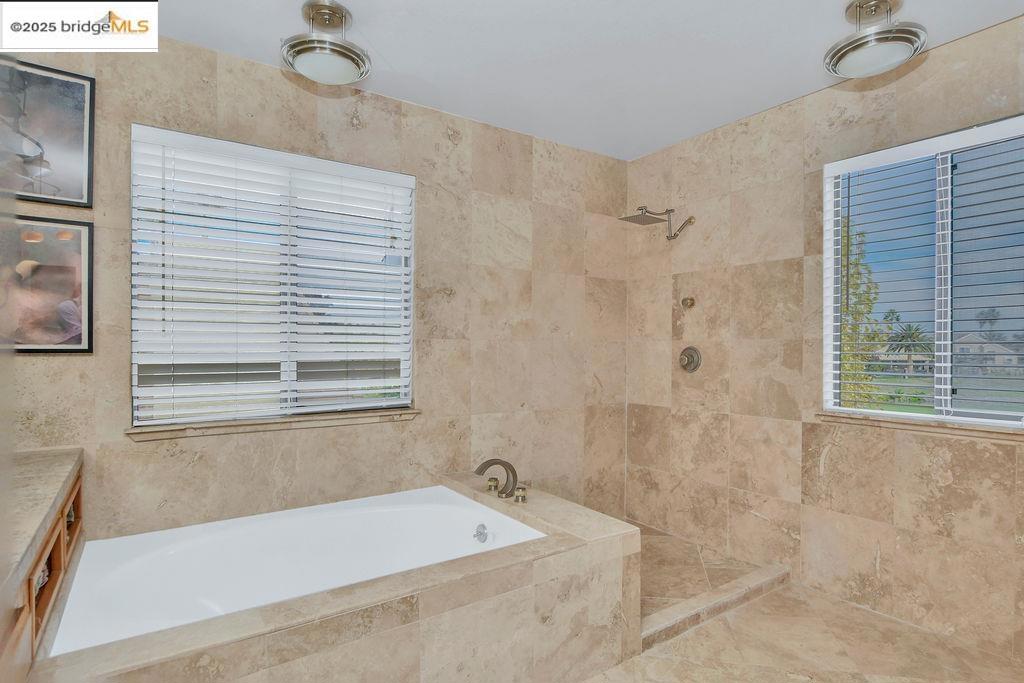 DISCOVERY BAY COUNTRY CLUB - Residential