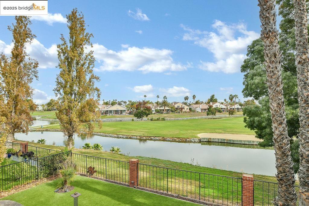 DISCOVERY BAY COUNTRY CLUB - Residential