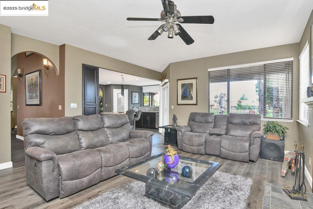 DISCOVERY BAY COUNTRY CLUB - Residential