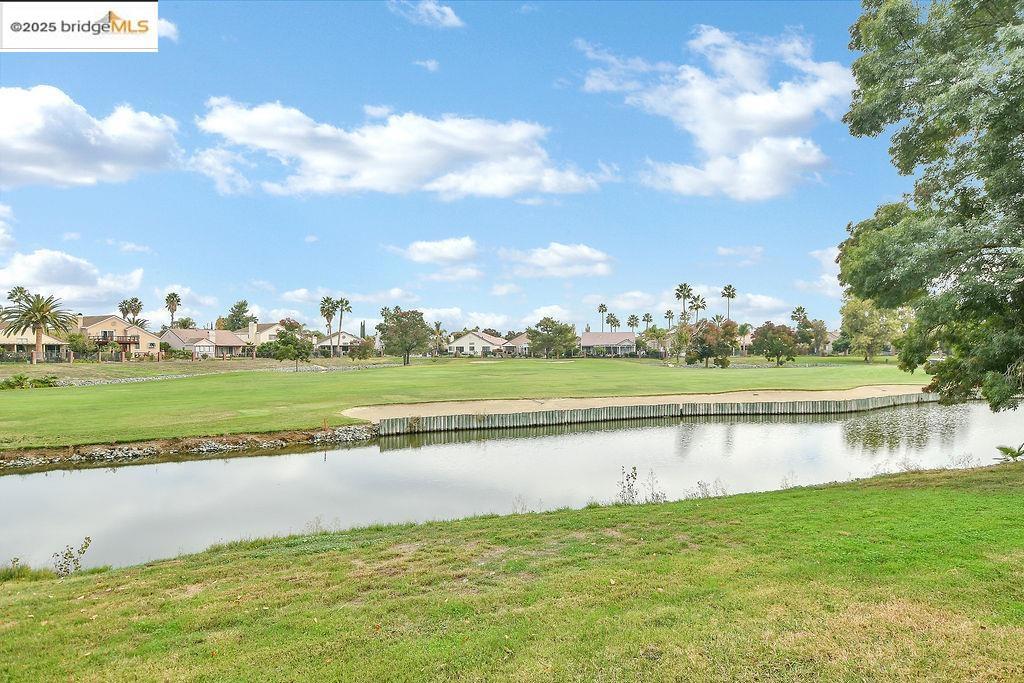 DISCOVERY BAY COUNTRY CLUB - Residential