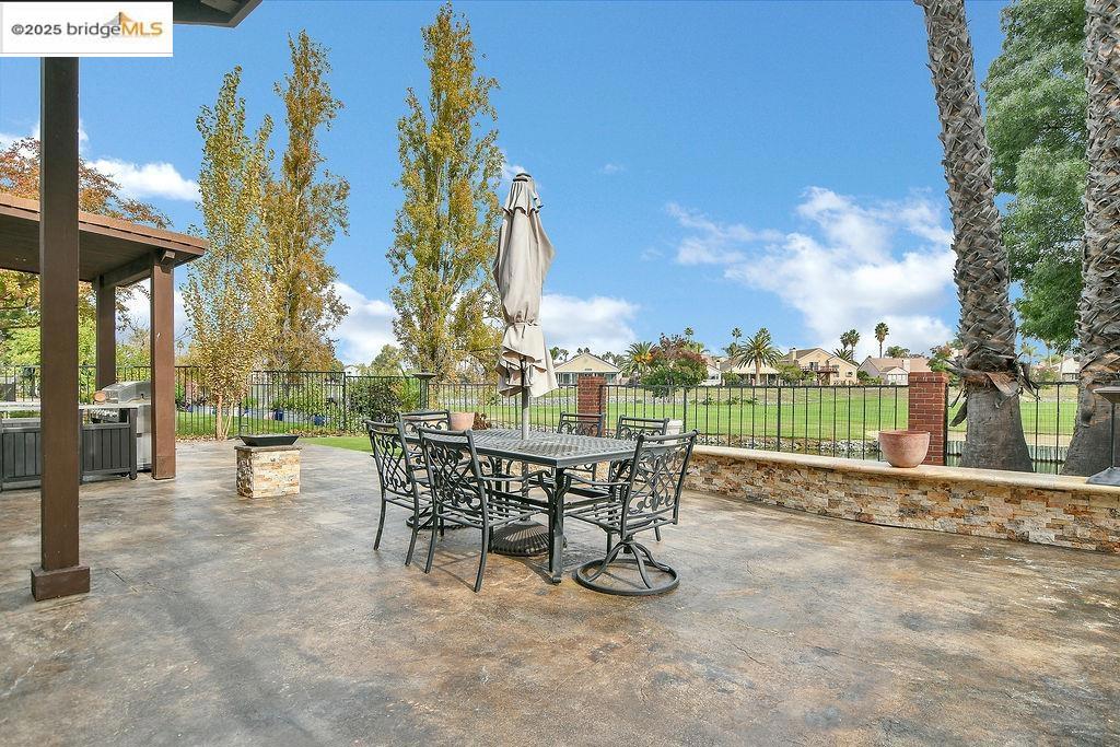 DISCOVERY BAY COUNTRY CLUB - Residential