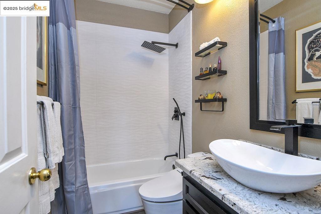 DISCOVERY BAY COUNTRY CLUB - Residential