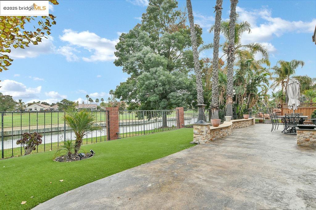 DISCOVERY BAY COUNTRY CLUB - Residential