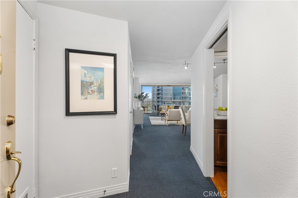 700 E Ocean Boulevard 2703