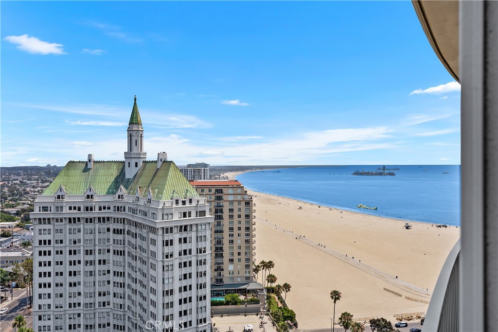 Enjoy stunning cityscape and partial ocean views from this beautifully renovated condo in the iconic International Tower on the Long Beach waterfront. This exceptional one-bedroom, two-bath unit offers floor-to-ceiling windows framing panoramic views, perfect for entertaining or relaxing in style. Picture dining al fresco on your private balcony as the city lights sparkle below, or watching the Long Beach Pride Parade right from your home.
The interior features carpeted flooring, multiple closets for ample storage, and a convenient stackable washer and dryer. One assigned parking space is included.
Located just moments from the beach, Shoreline Village, the marina, and vibrant downtown Long Beach, this home offers the perfect blend of luxury and convenience. Residents also enjoy premium amenities including a heated pool, fitness center, and 24-hour security and on-site management.
This is a rare opportunity to live in one of the city's most desirable high-rises.