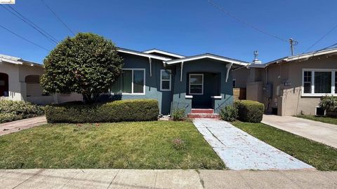 Photo of 1329 67Th St ST, Berkeley, CA 94702 (MLS # 41137831)