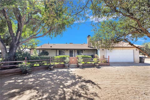 Photo of 7617 Braceo ST, Oak Hills, CA 92344 (MLS # CV26178226)