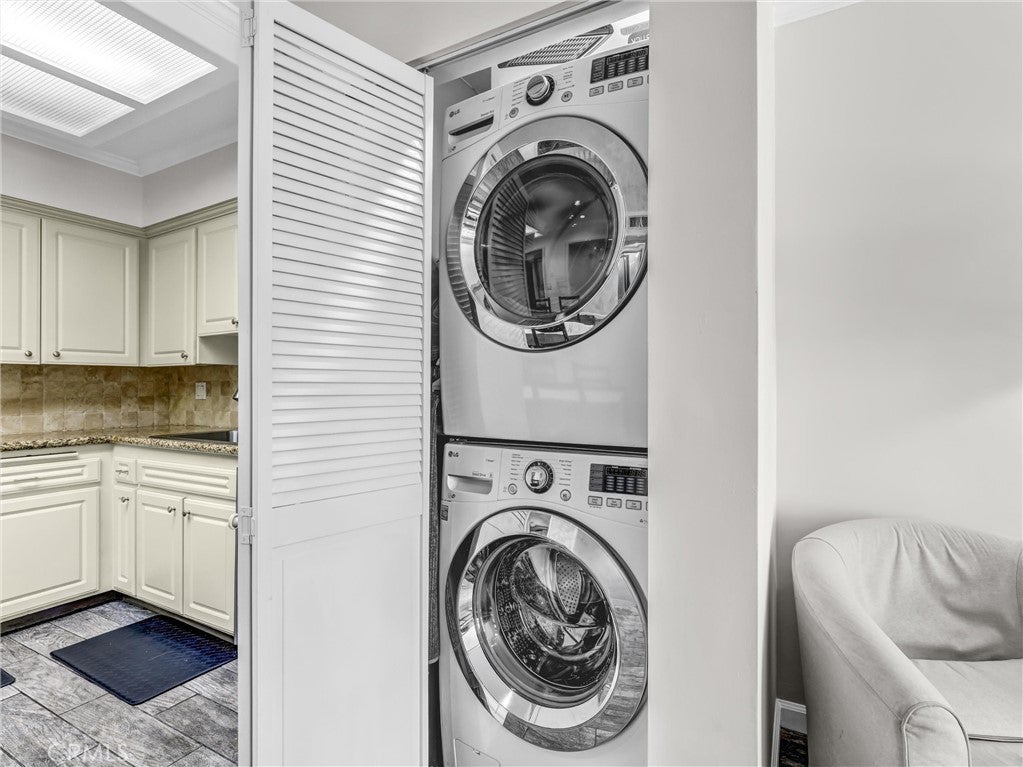 500 Jackson Place 302