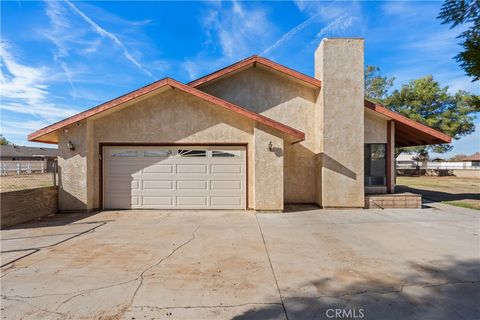 Photo of 18891 Shoshonee Road, Apple Valley, CA 92307 (MLS # HD25266293)