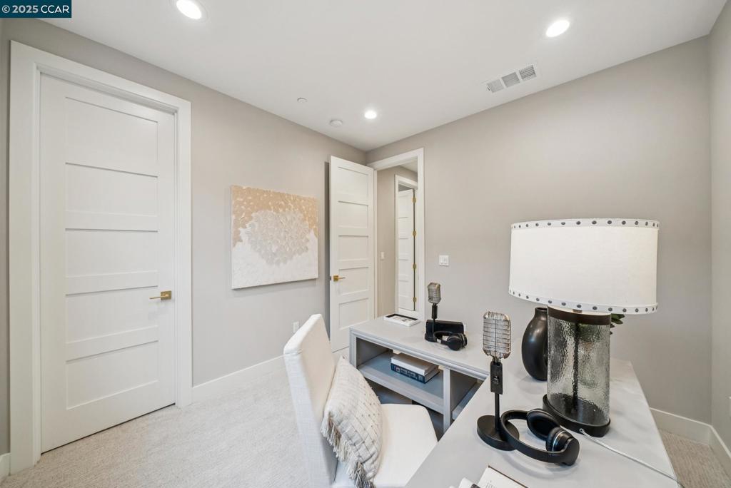 WALNUT BLVD - Residential