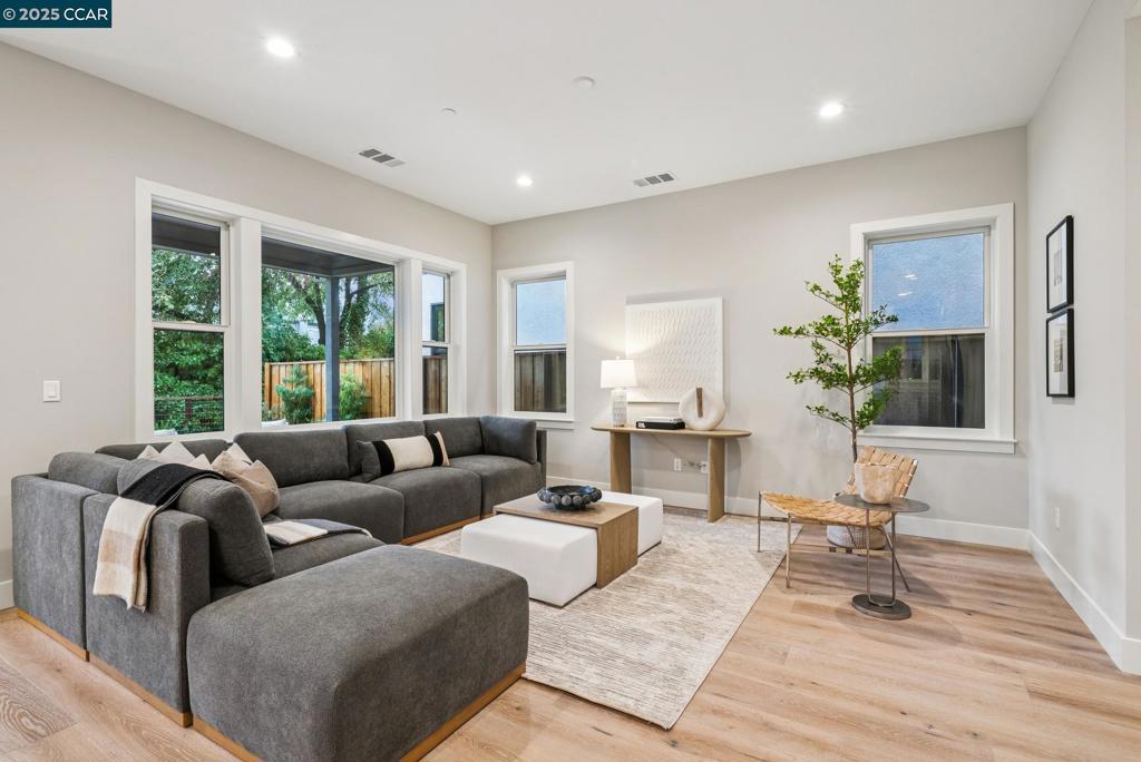 WALNUT BLVD - Residential