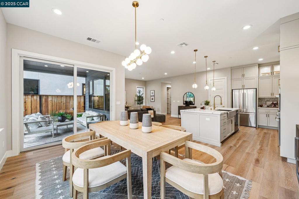 WALNUT BLVD - Residential