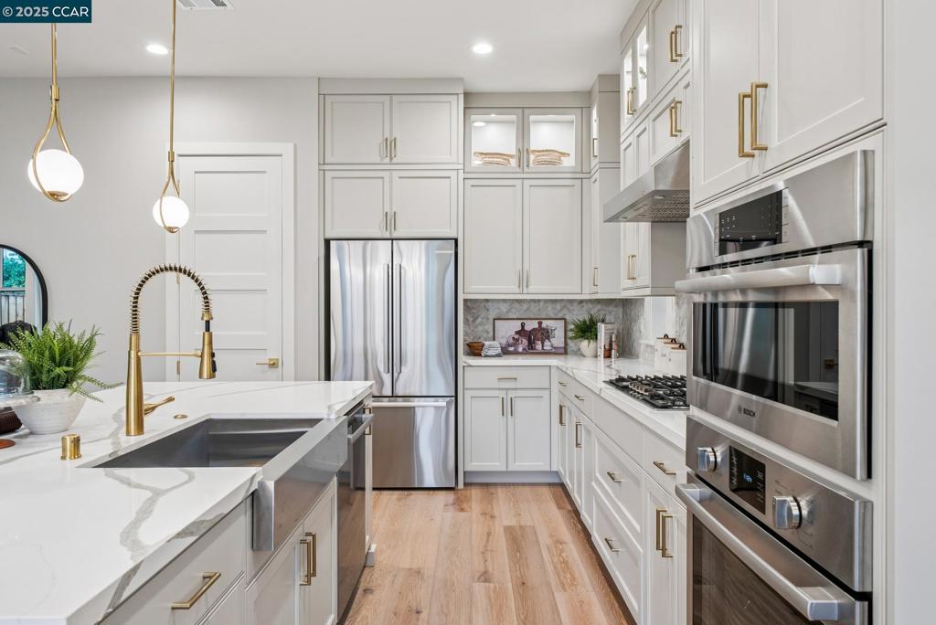 WALNUT BLVD - Residential