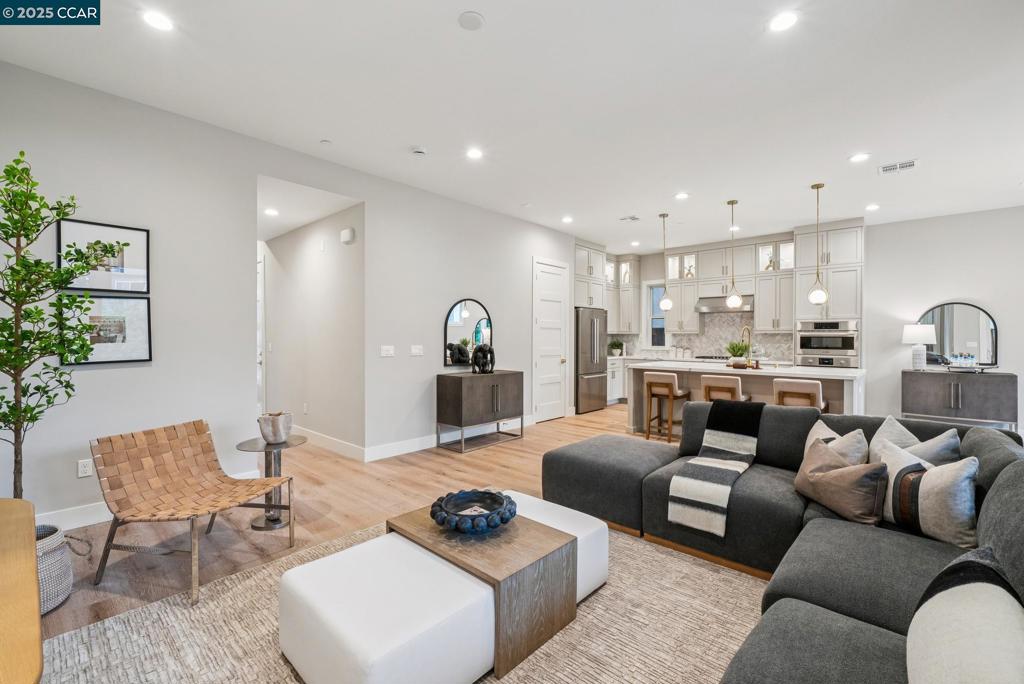 WALNUT BLVD - Residential