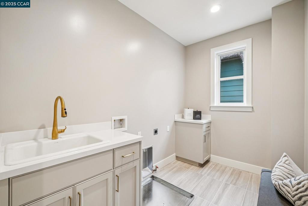 WALNUT BLVD - Residential