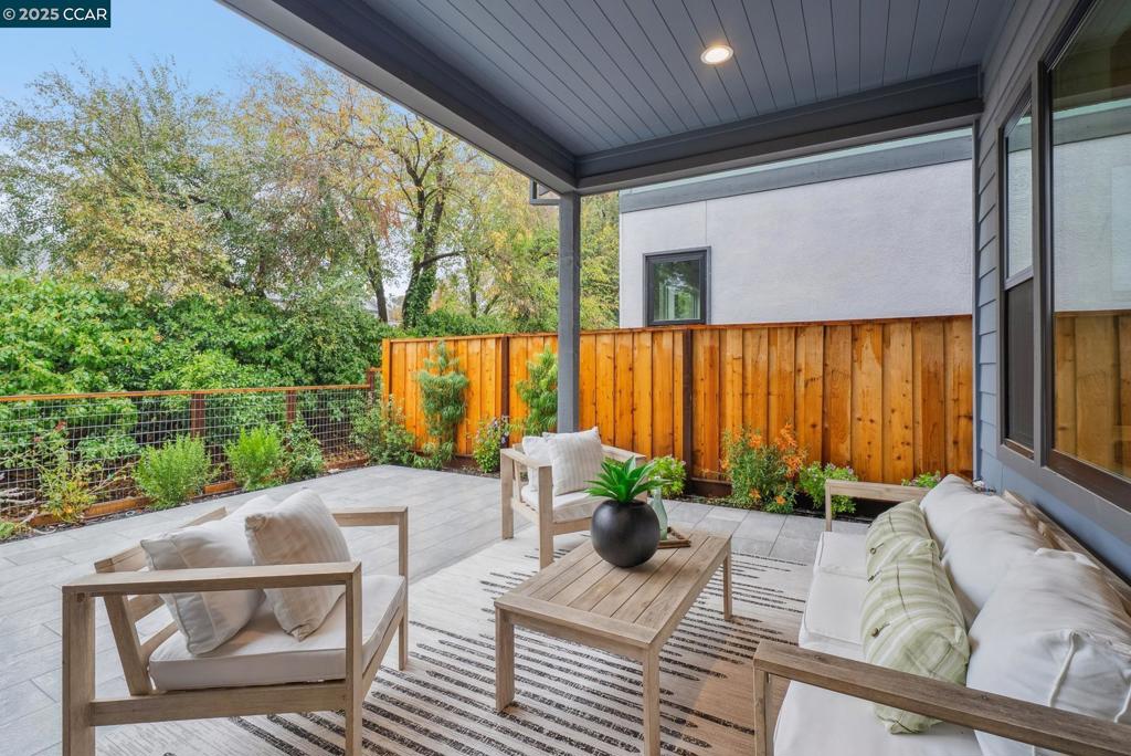 WALNUT BLVD - Residential