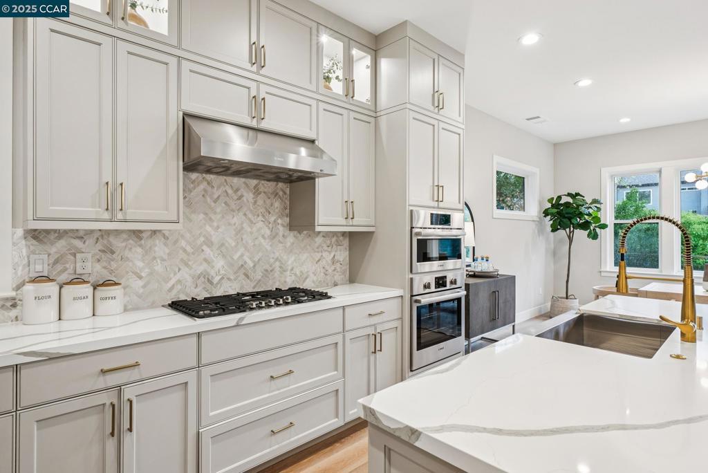 WALNUT BLVD - Residential