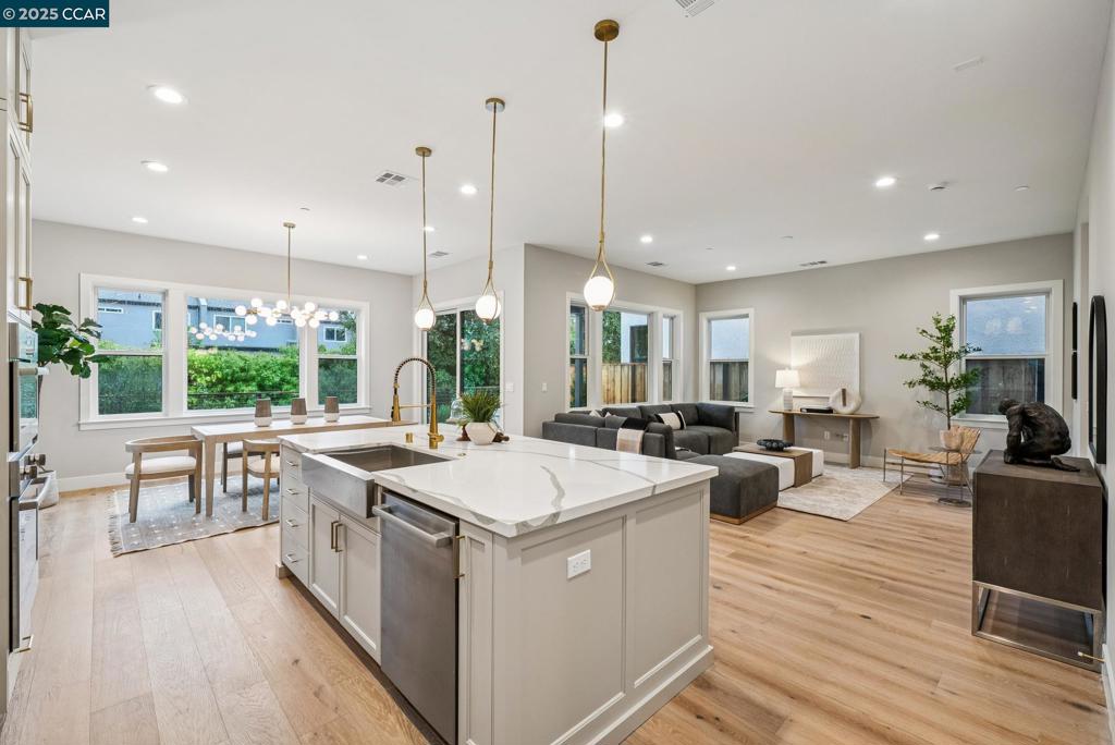 WALNUT BLVD - Residential