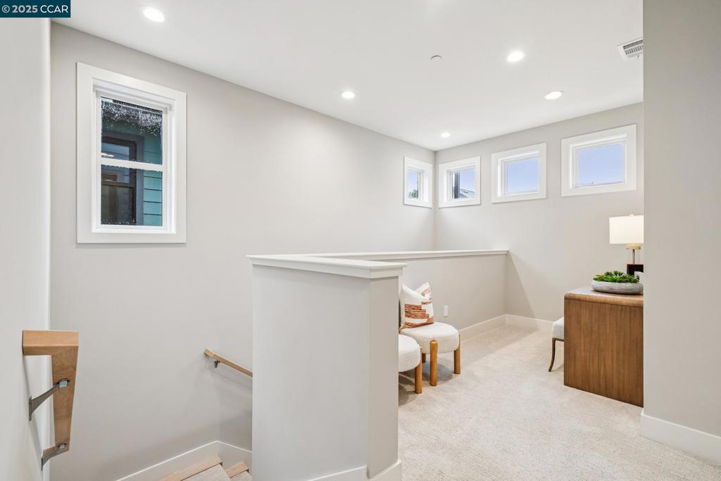 WALNUT BLVD - Residential