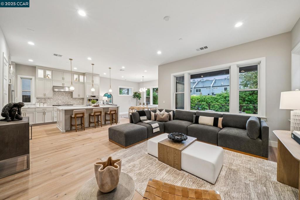 WALNUT BLVD - Residential