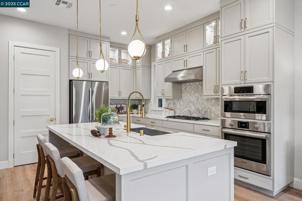 WALNUT BLVD - Residential