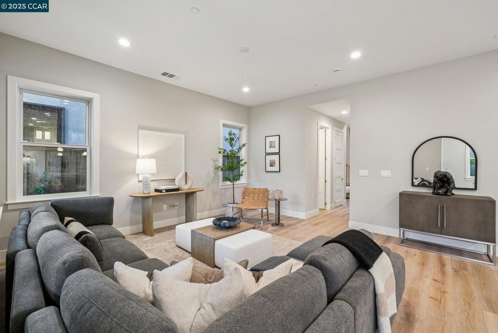 WALNUT BLVD - Residential