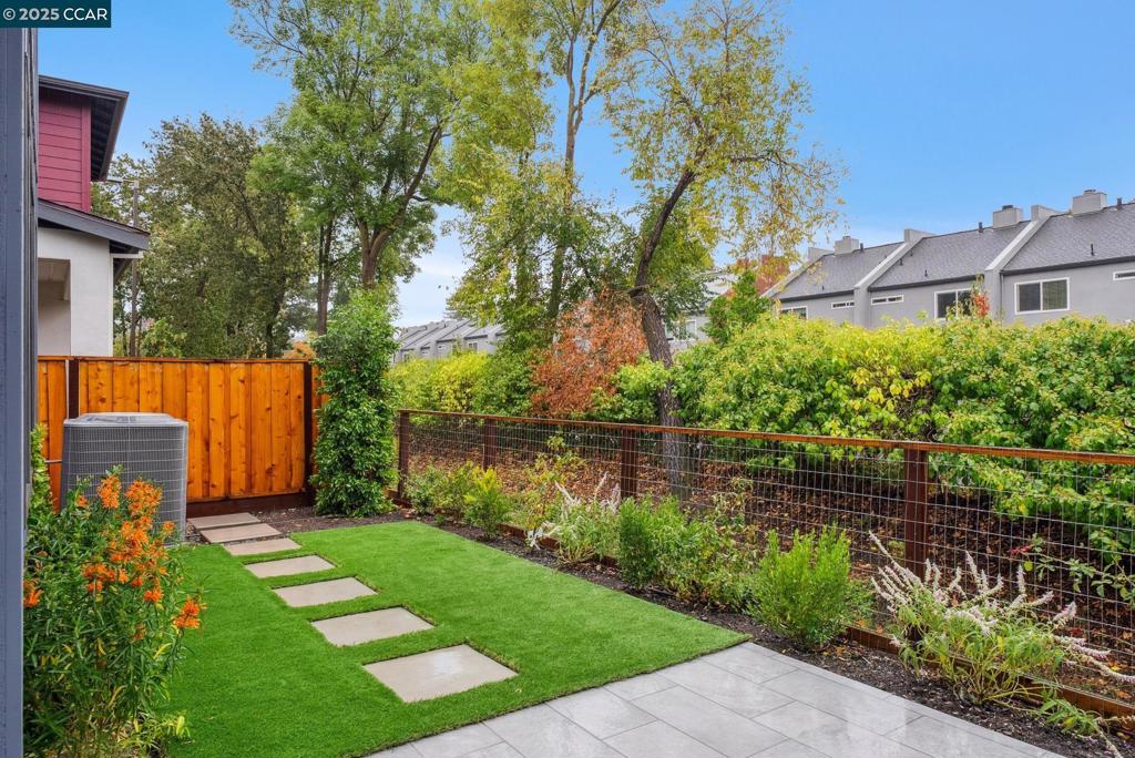 WALNUT BLVD - Residential