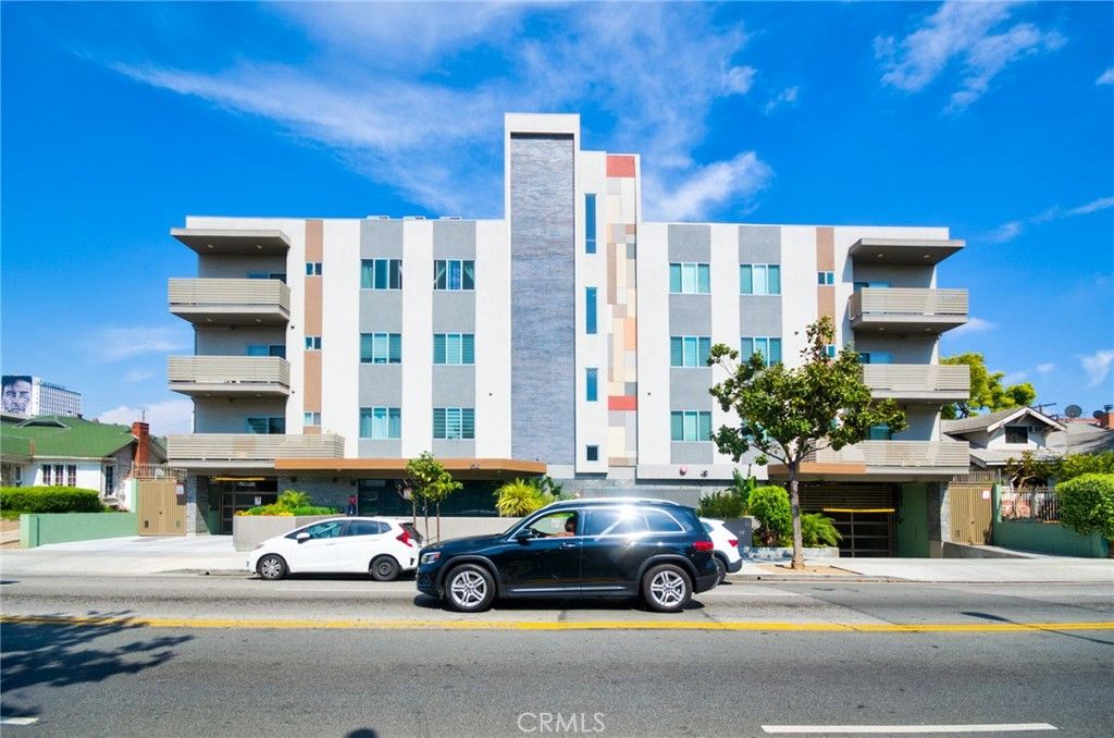 Photo of 820 S Wilton Place #304, Los Angeles, CA 90005 (MLS # PW25112438)