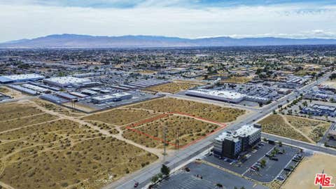 Photo of 0 Cottonwood Avenue, Victorville, CA 92395 (MLS # 26750043)