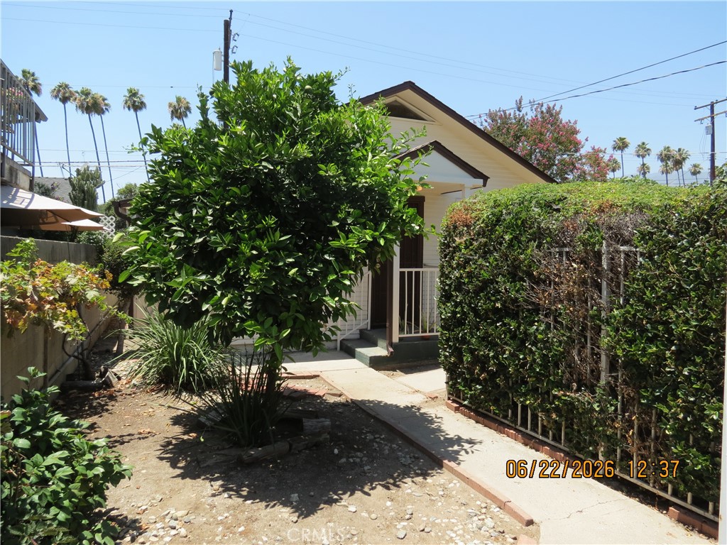1005 N Alameda