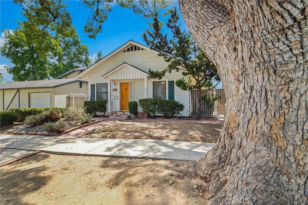 1005 N Alameda