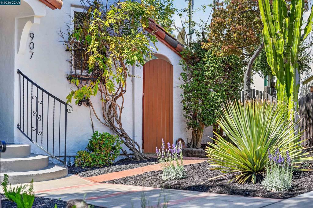 907 Glendome Cir