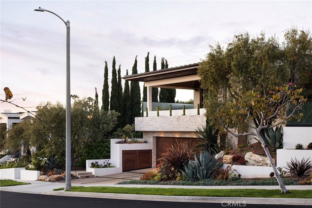 Photo of 4512 Roxbury Road, Corona Del Mar, CA 92625 (MLS # NP26047289)