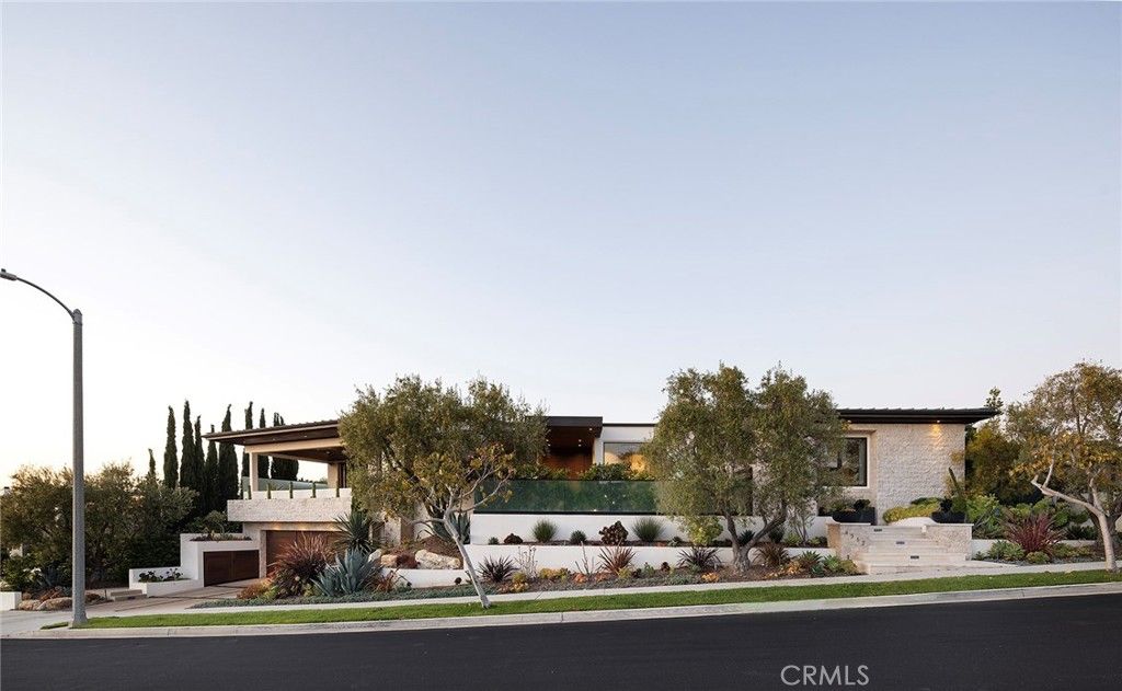 Photo of 4512 Roxbury Road, Corona Del Mar, CA 92625 (MLS # NP26047289)