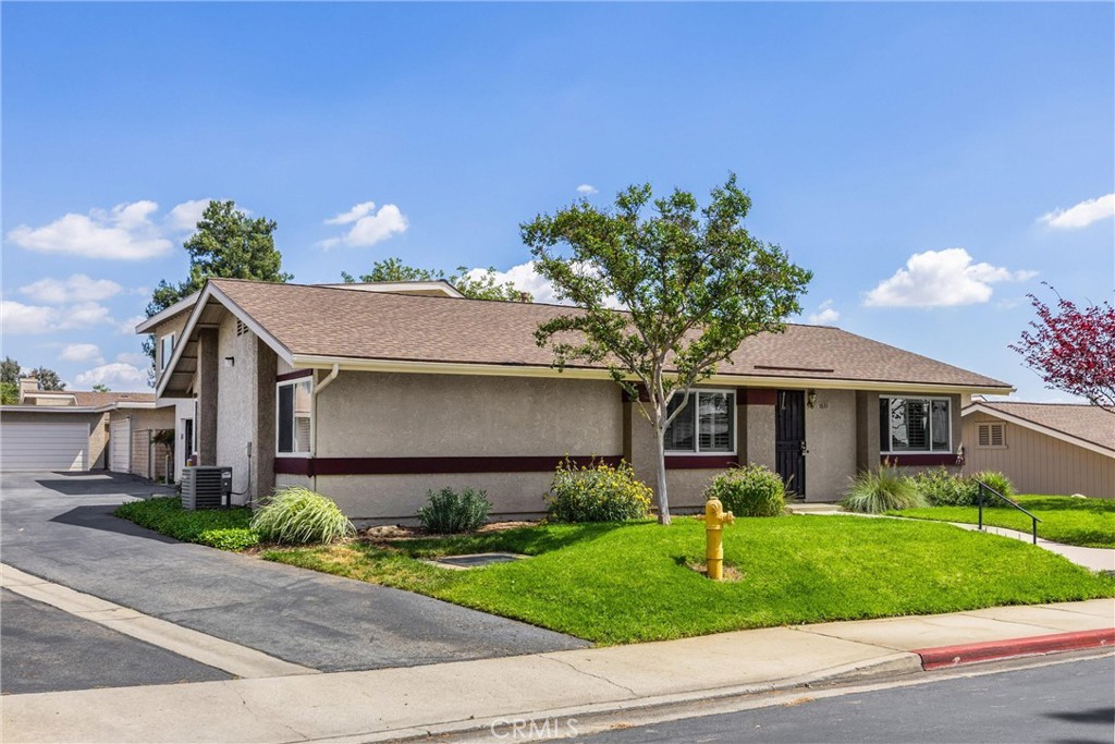 1631 Carmel Circle West W