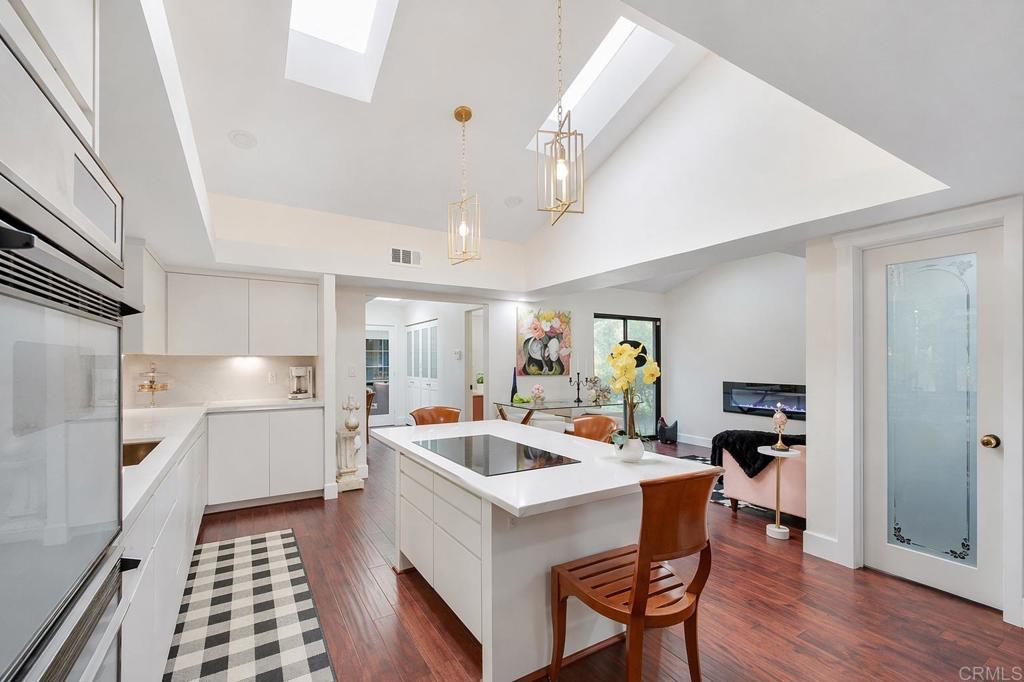 7063 Via Mariposa Norte