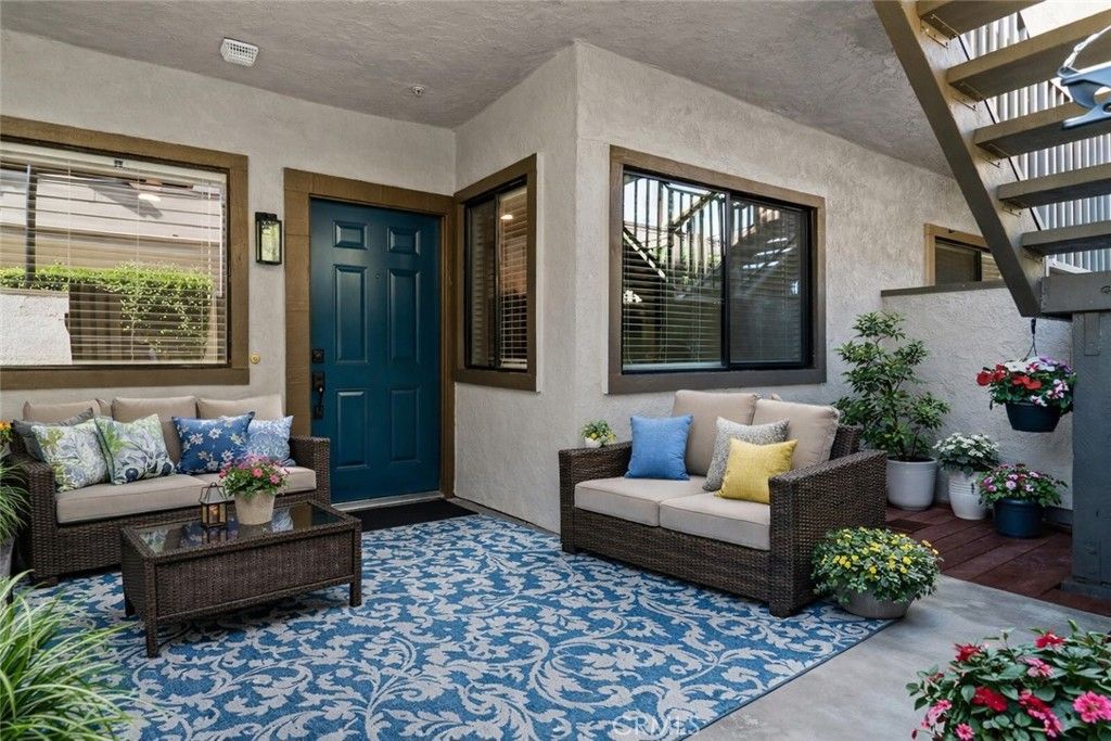 Photo of 104 Maegan Pl #6, Thousand Oaks, CA 91362 (MLS # SR26039716)