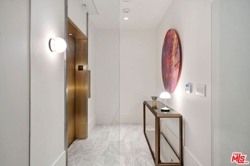 8420 W Sunset Boulevard 307