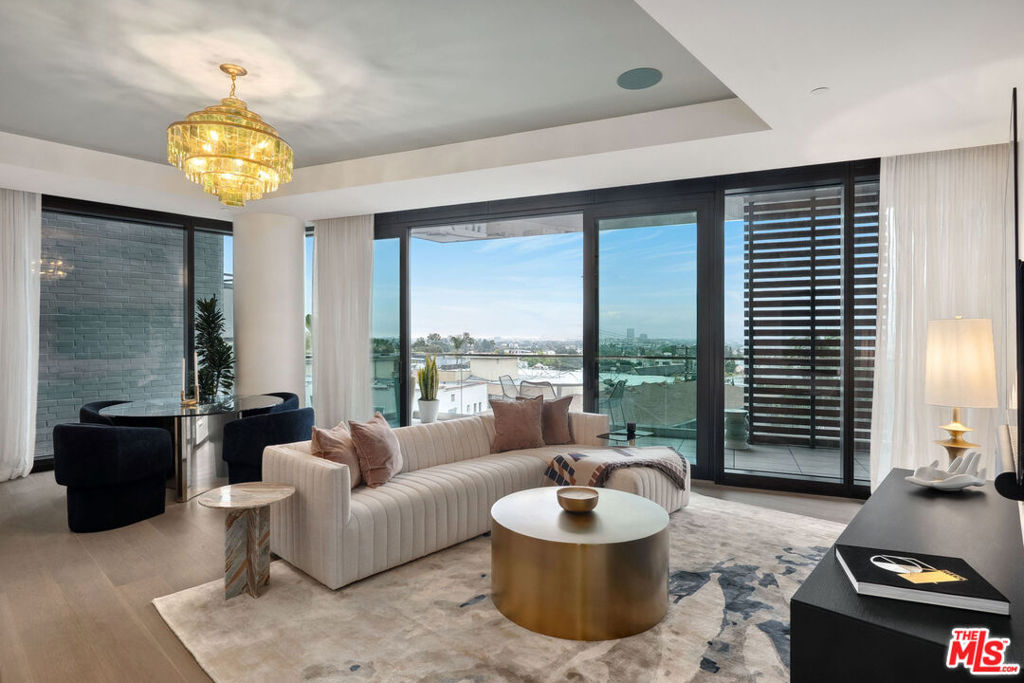 8420 W Sunset Boulevard 307