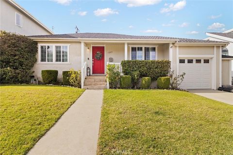 Photo of 1205 Manzanita Ln, Manhattan Beach, CA 90266 (MLS # SB25278960)